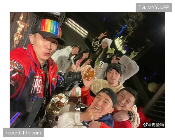 邹市明的朋友圈一张饭局照，把我酸得说不出话