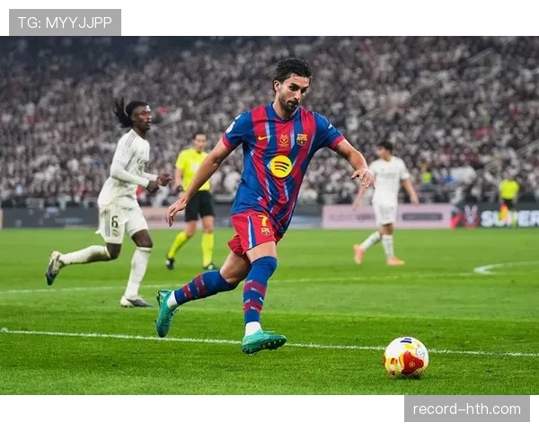 巴萨进攻流畅但纵深缺失，套路僵化影响破防效率